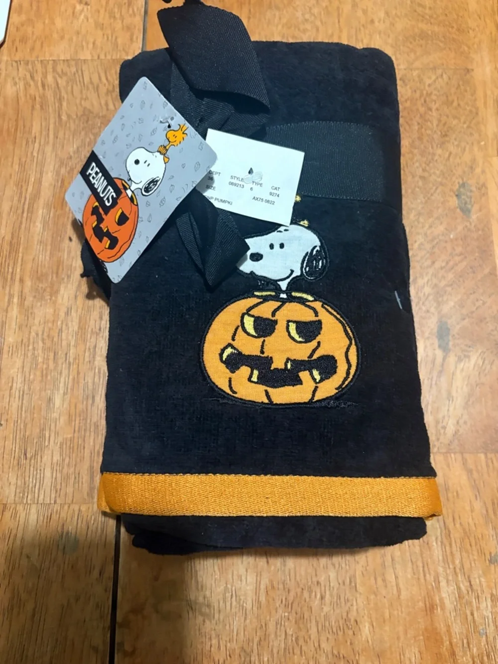 NWT set of 2 PEANUTS HALLOWEEN HAND TOWELS